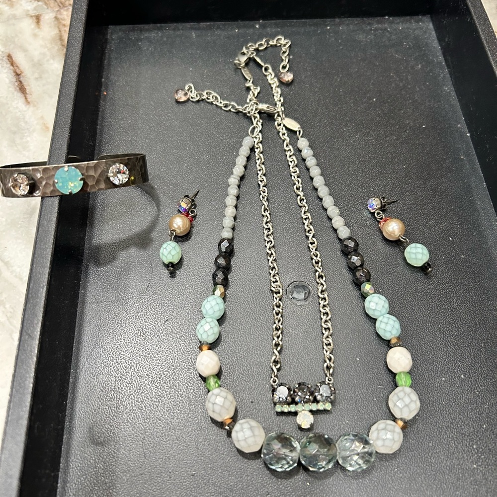 Sabika necklace, bracelet and earrings.